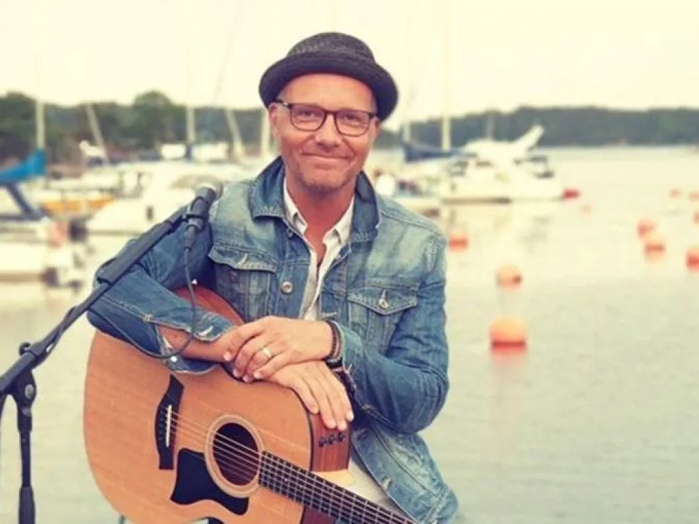 Troubadour and seafood evening at Tjärö