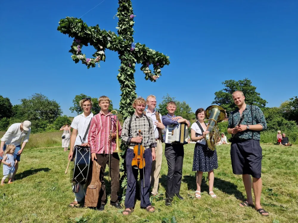 Midsummer celebration at Tjärö 