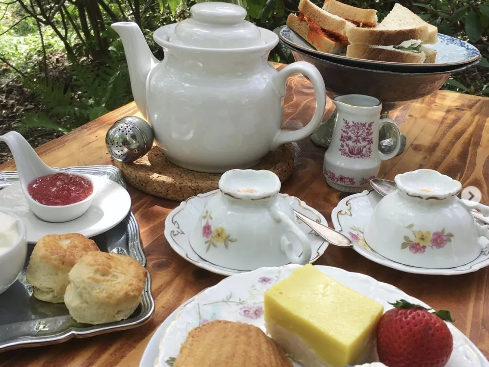 Afternoon tea at Mormors Bakeri